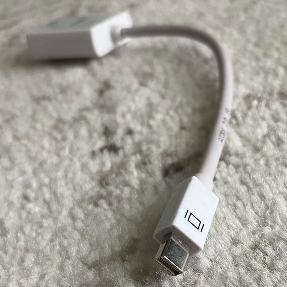 Mini DisplayPort to VGA Adapter - Picture 3 of 3